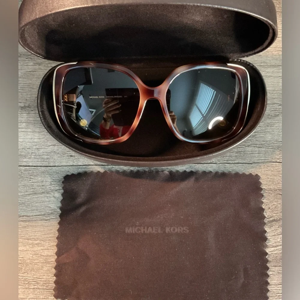 ✨ Michael Kors Gabriella Tortoise Sunglasses ✨